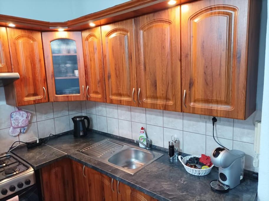 Byt V Centre Mesta سنينا المظهر الخارجي الصورة